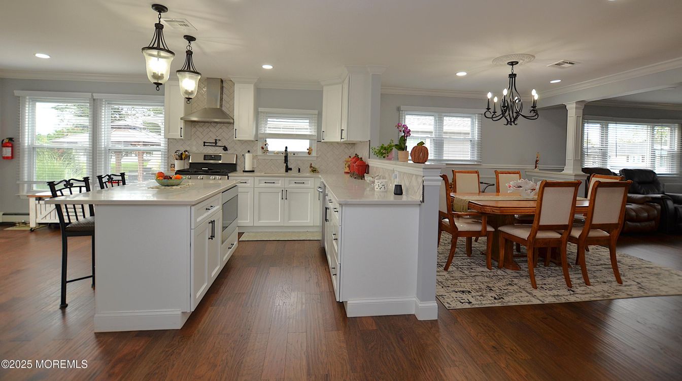 Chandelier, Dining room, Interior, Kitchen, Pendant Lights, Recessed Lighting, Wood Texture Flooring