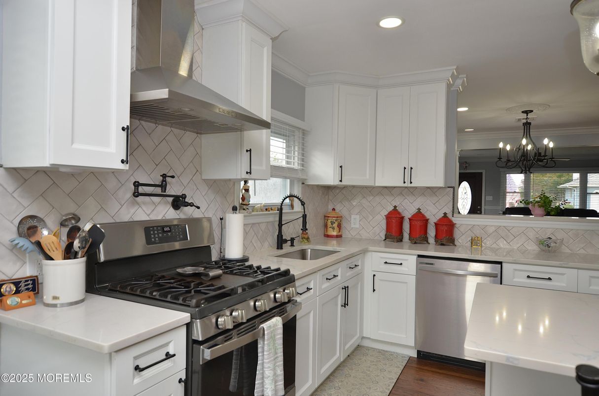 Chandelier, Interior, Kitchen, Pendant Lights, Recessed Lighting, Stainless Steel Appliances, Wood Texture Flooring