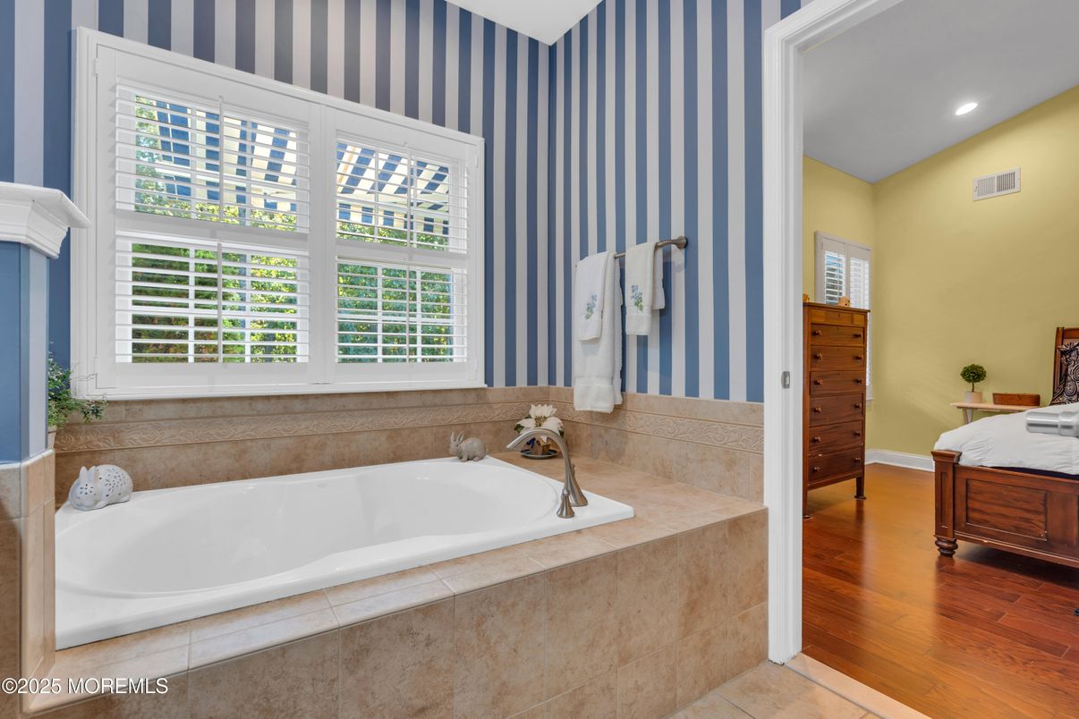 Bathroom, Interior, Recessed Lighting, Wood Texture Flooring