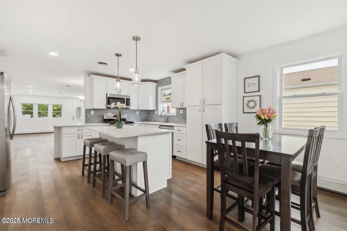 Dining room, Interior, Kitchen, Pendant Lights, Recessed Lighting, Wood Texture Flooring
