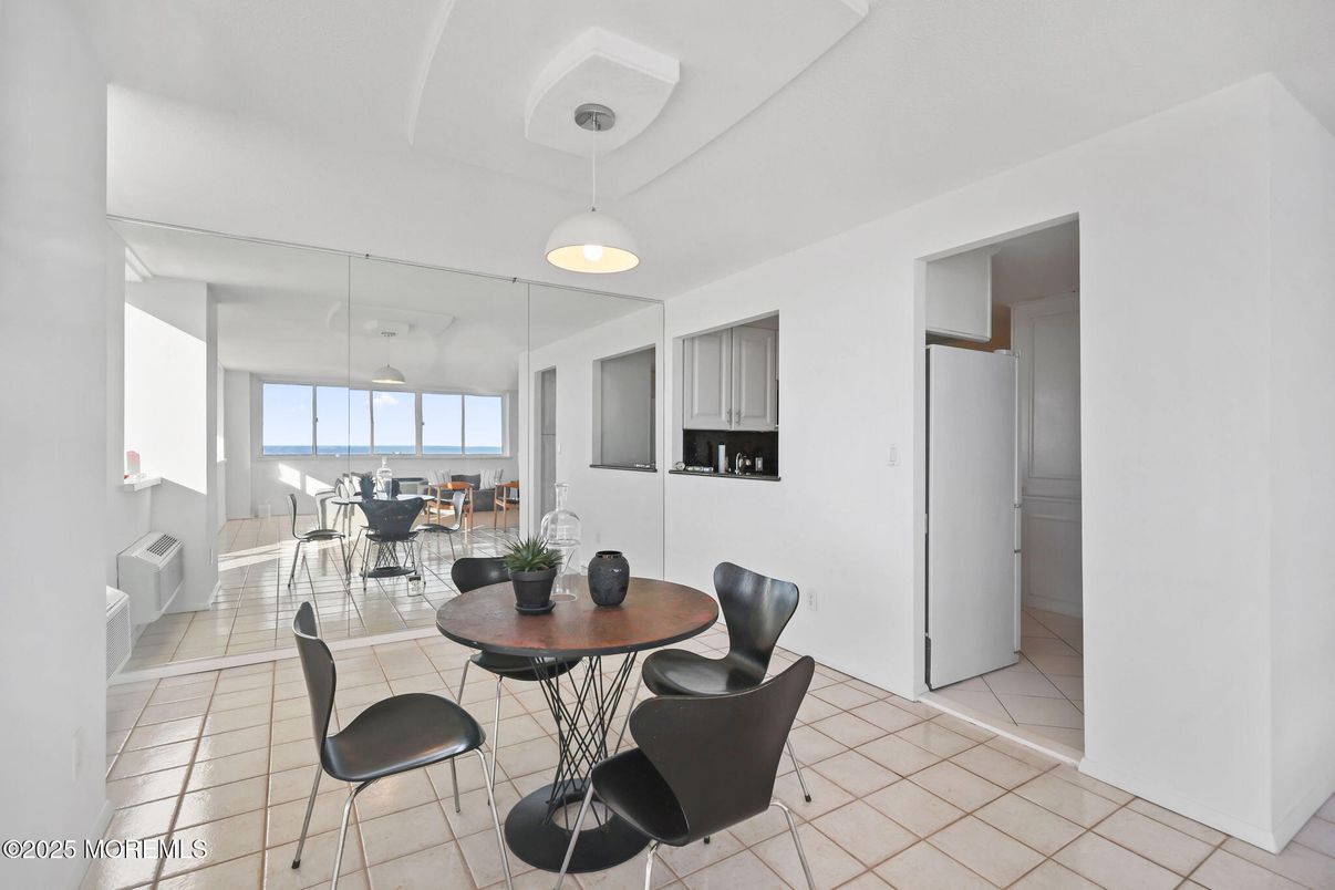 Dining room, Interior