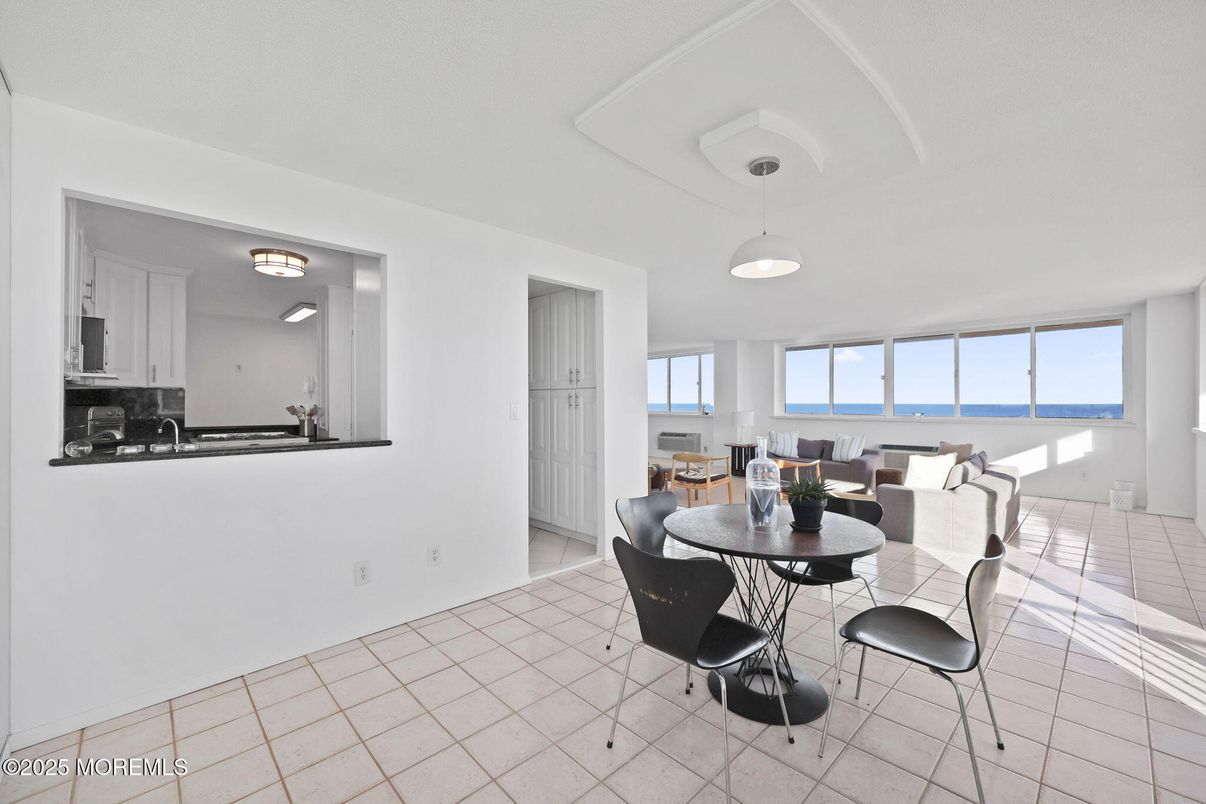 Dining room, Interior, Pendant Lights, Water