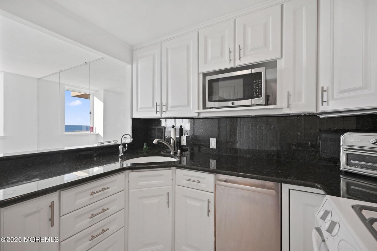 Interior, Kitchen, Stainless Steel Appliances, Water