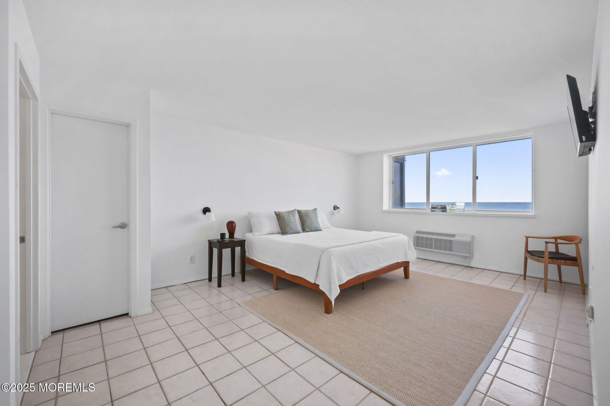 Bedroom, Interior, Water