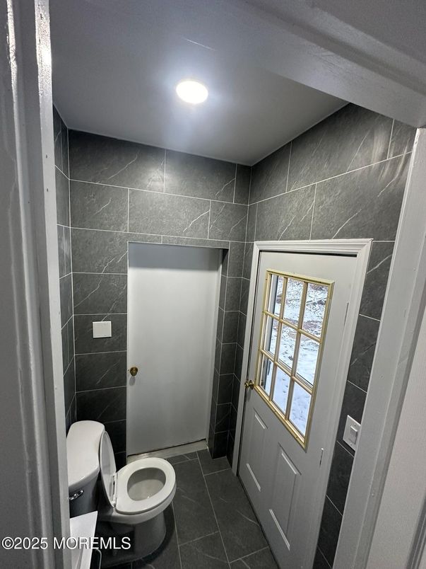Bathroom, Interior, Marble Walls, Recessed Lighting