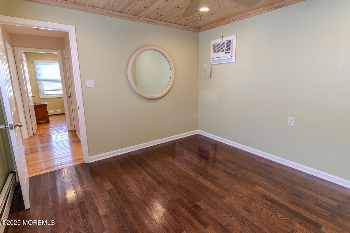 Empty room, Interior, Recessed Lighting, Wooden Ceilings, Wood Texture Flooring