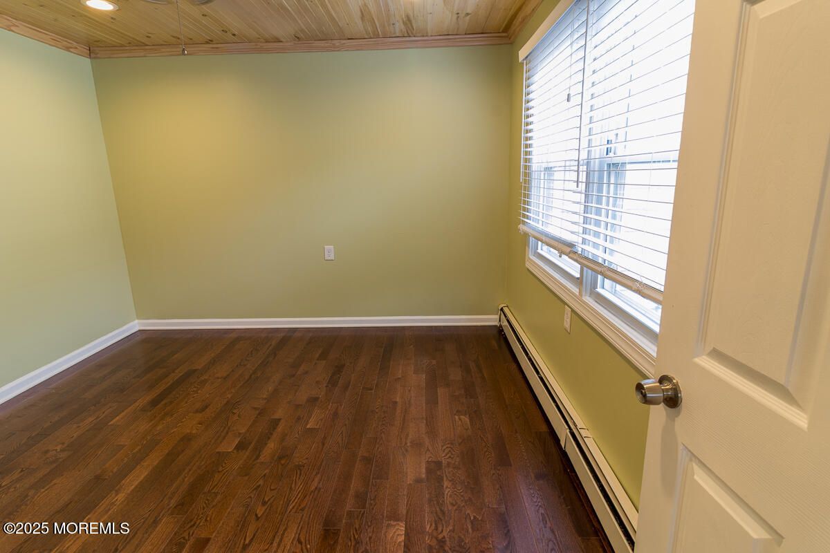 Empty room, Interior, Recessed Lighting, Wooden Ceilings, Wood Texture Flooring