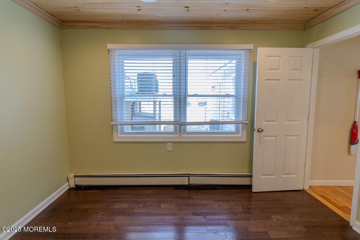 Empty room, Interior, Wooden Ceilings, Wood Texture Flooring