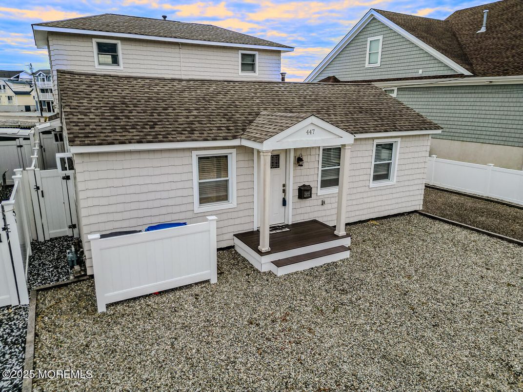 Exterior, Facade, None