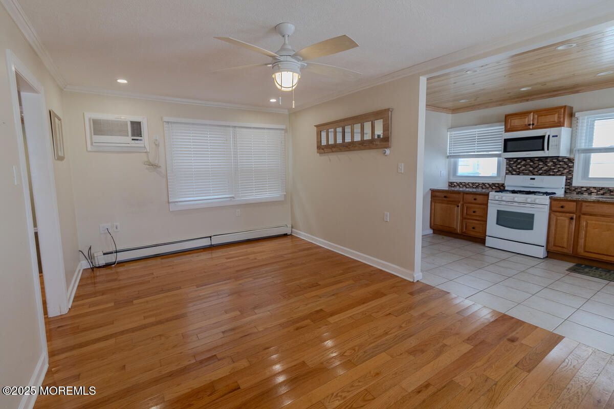 Empty room, Interior, Kitchen, Recessed Lighting, Wood Texture Flooring