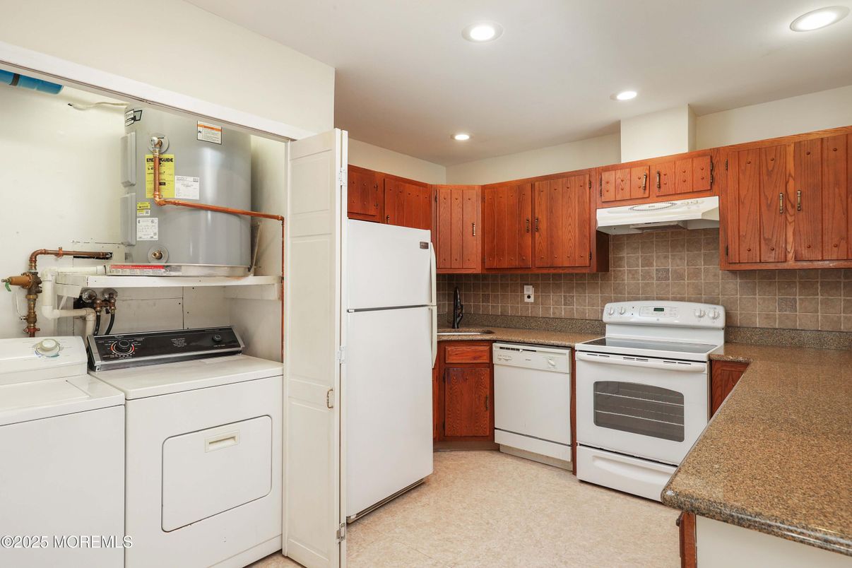 Interior, Kitchen, Recessed Lighting, Washer