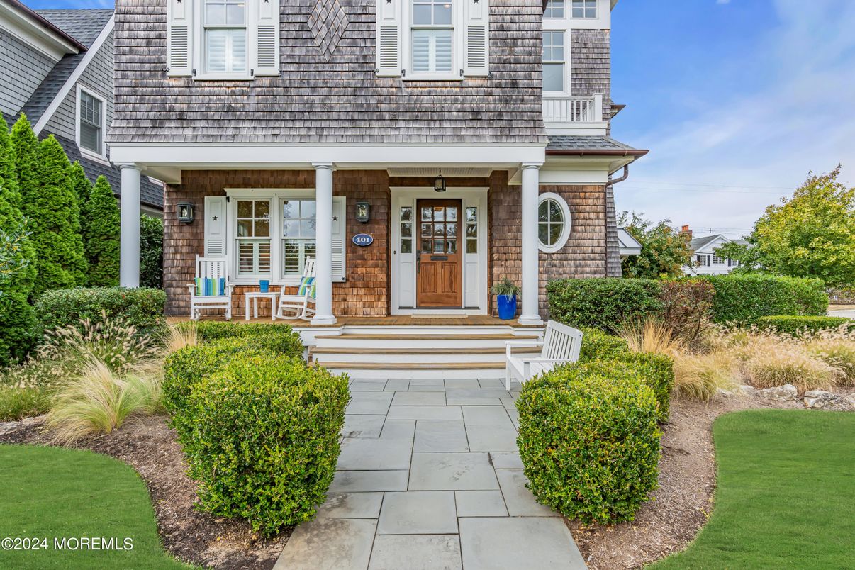 Exterior, Facade, Brick Facade, American Foursquare