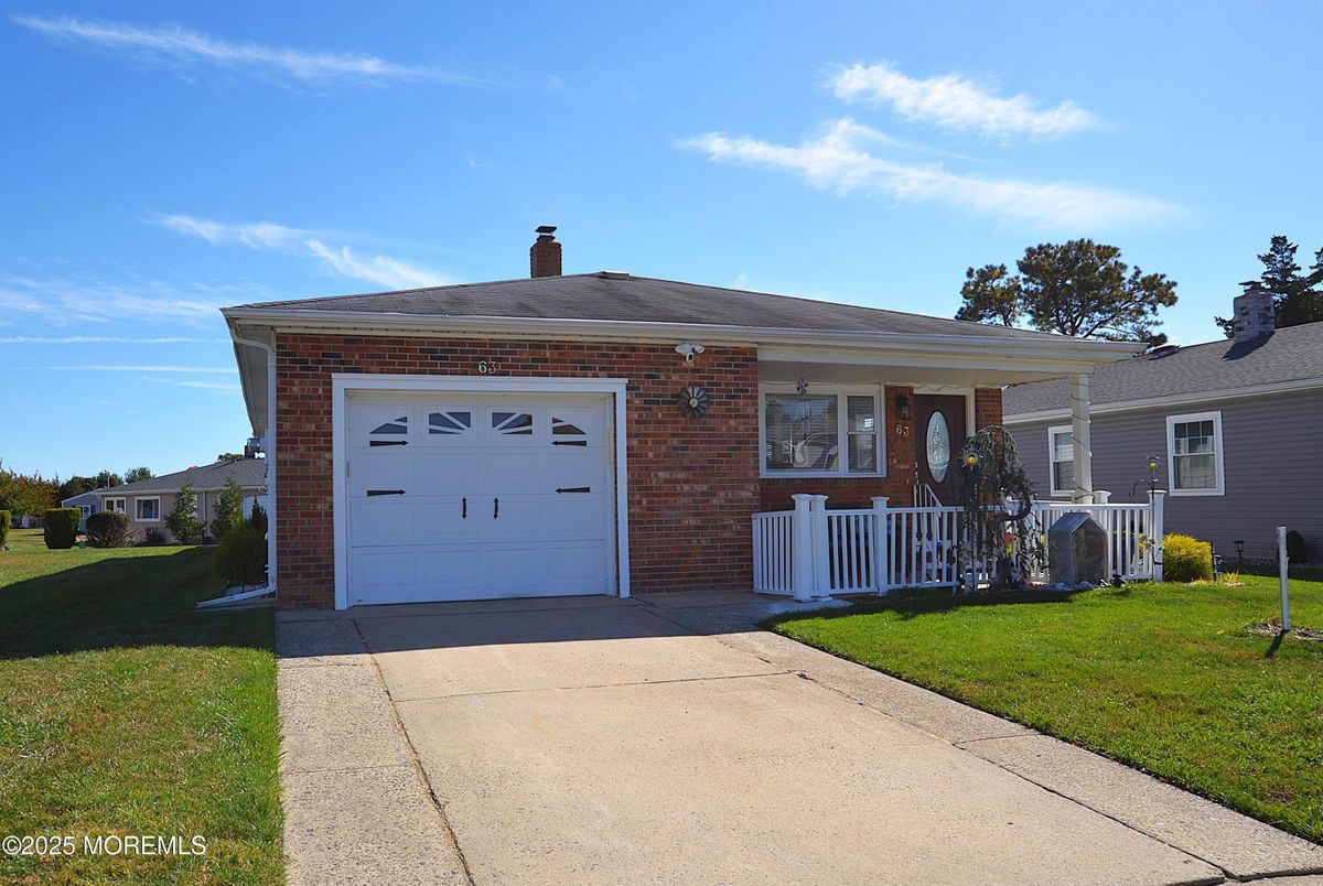 Attached, Exterior, Facade, Brick Facade, Ranch