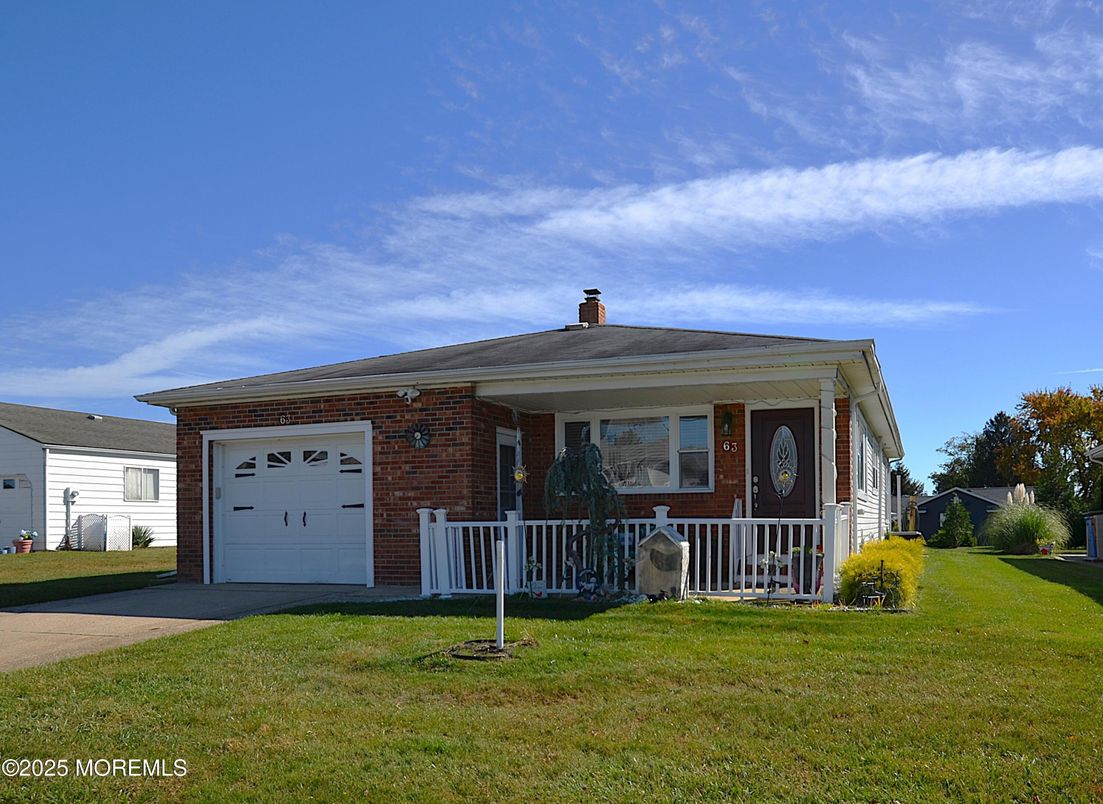 Attached, Exterior, Facade, Brick Facade, Split Level