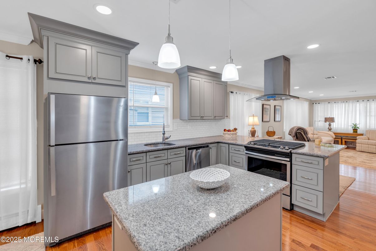 Interior, Kitchen, Living room, Pendant Lights, Recessed Lighting, Stainless Steel Appliances, Wood Texture Flooring