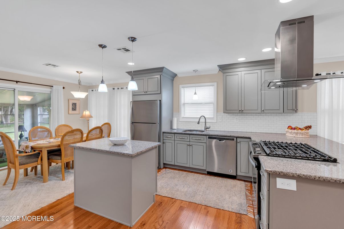 Dining room, Interior, Kitchen, Pendant Lights, Recessed Lighting, Stainless Steel Appliances, Wood Texture Flooring