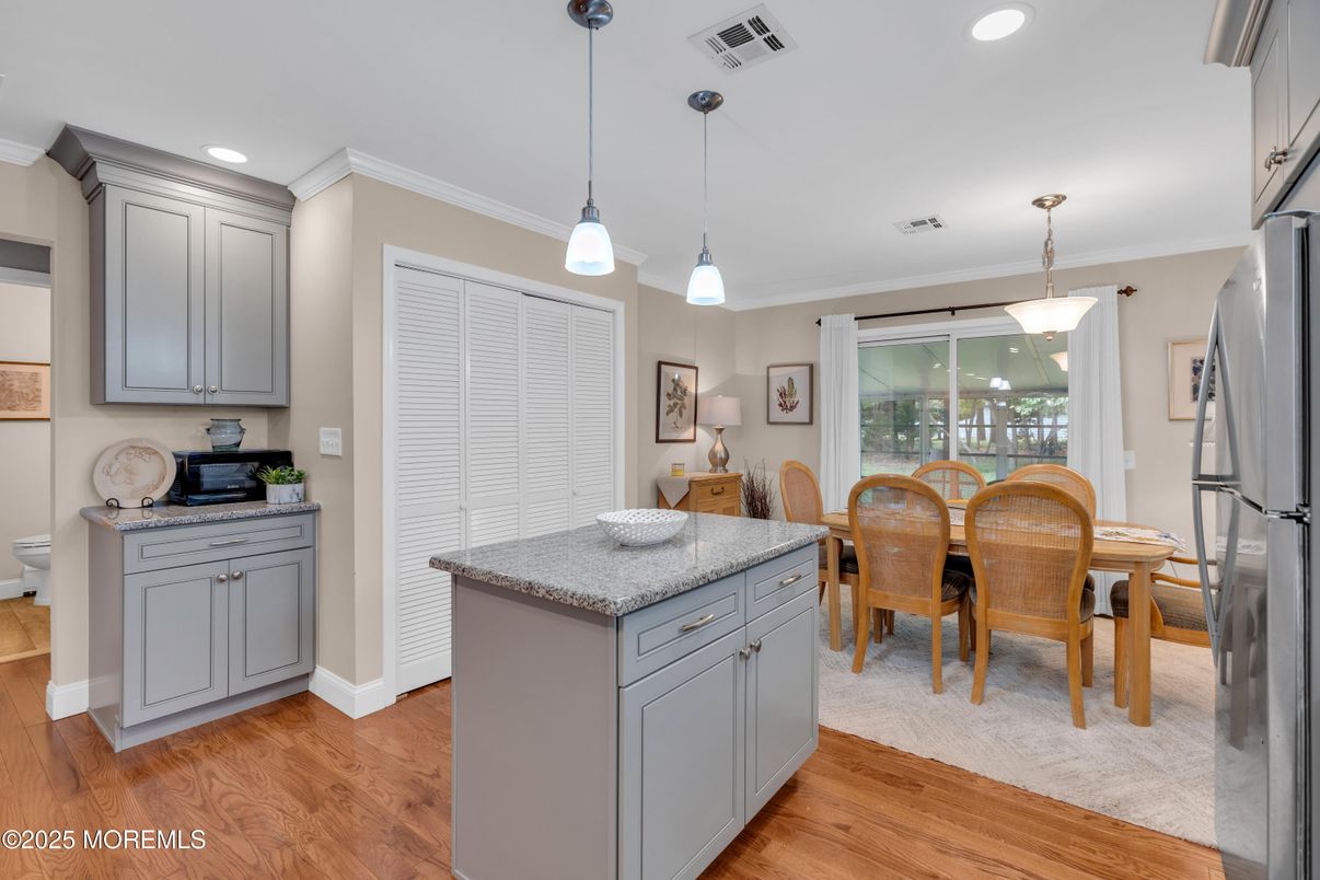 Dining room, Interior, Kitchen, Pendant Lights, Recessed Lighting, Wood Texture Flooring