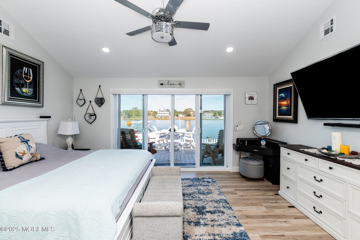 Bedroom, Home Office, Interior, Recessed Lighting, Water, Wood Texture Flooring