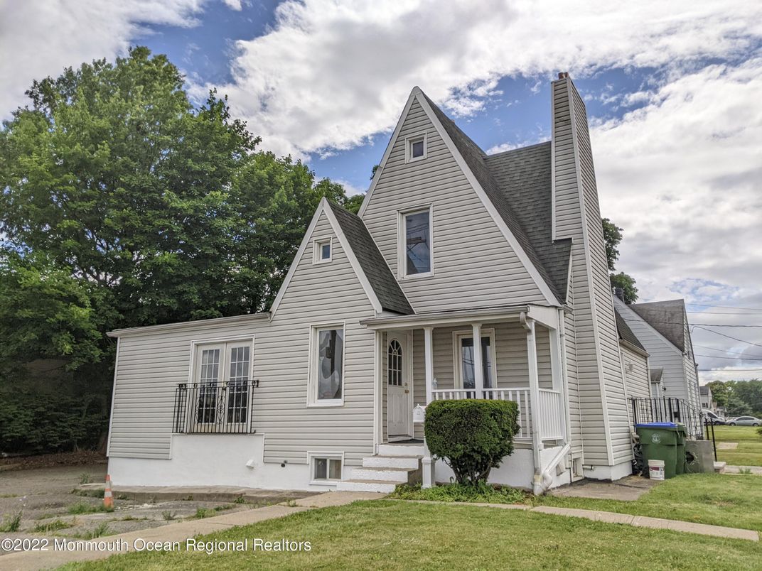 Exterior, Facade, Queen Anne Victorian