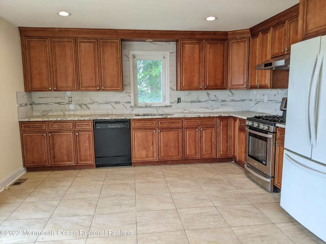 Interior, Kitchen, Marble Walls, Recessed Lighting