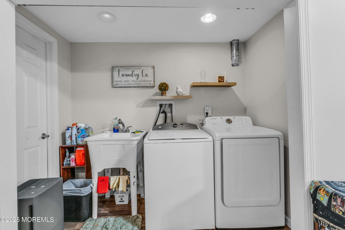 Interior, Recessed Lighting, Utility Closets, Washer, Wood Texture Flooring