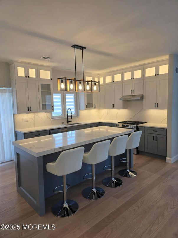 Interior, Kitchen, Pendant Lights, Wood Texture Flooring