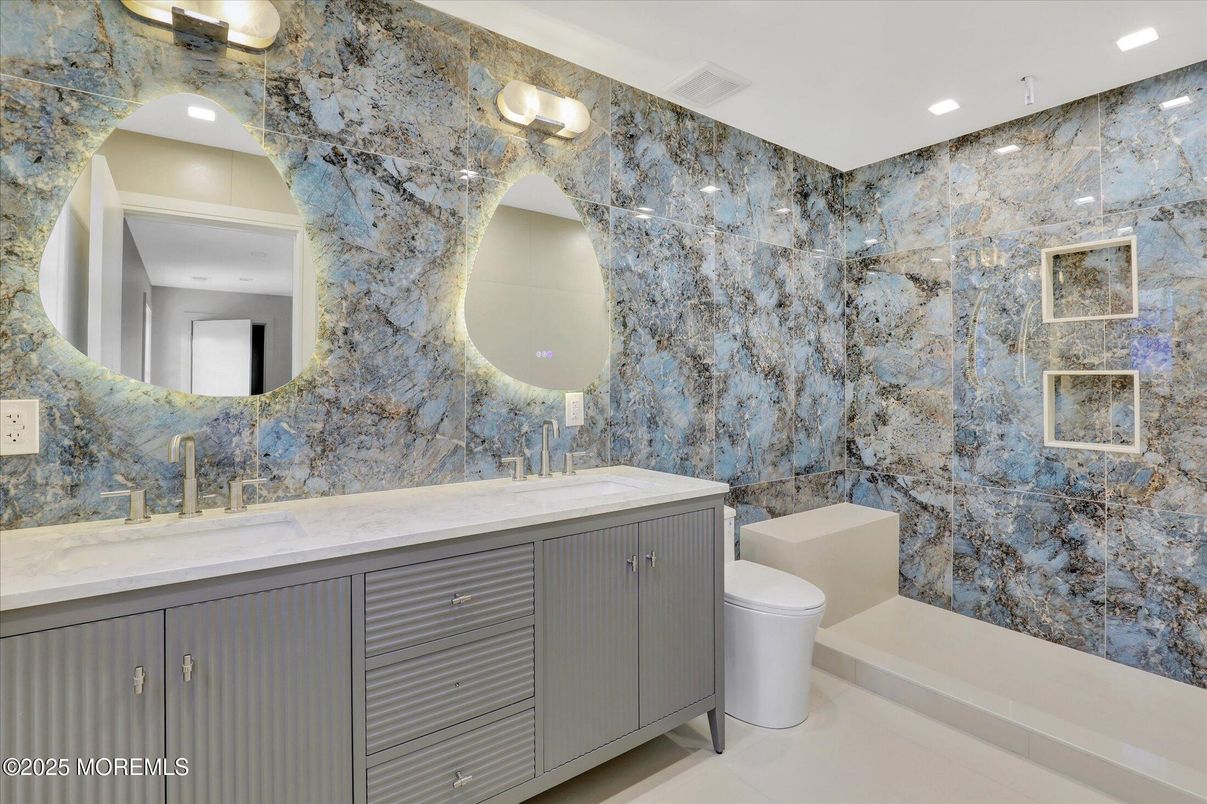 Bathroom, Interior, Recessed Lighting