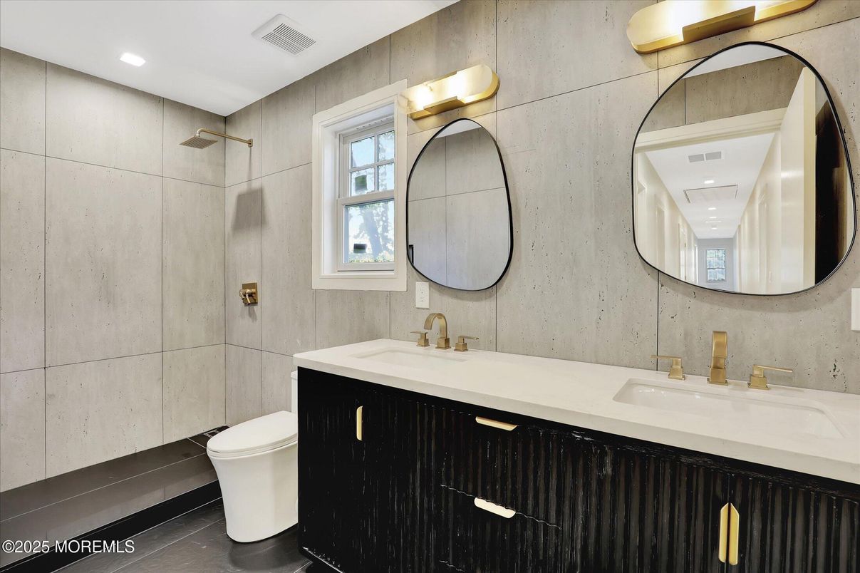 Bathroom, Dual Sink Vanities, Interior, Recessed Lighting