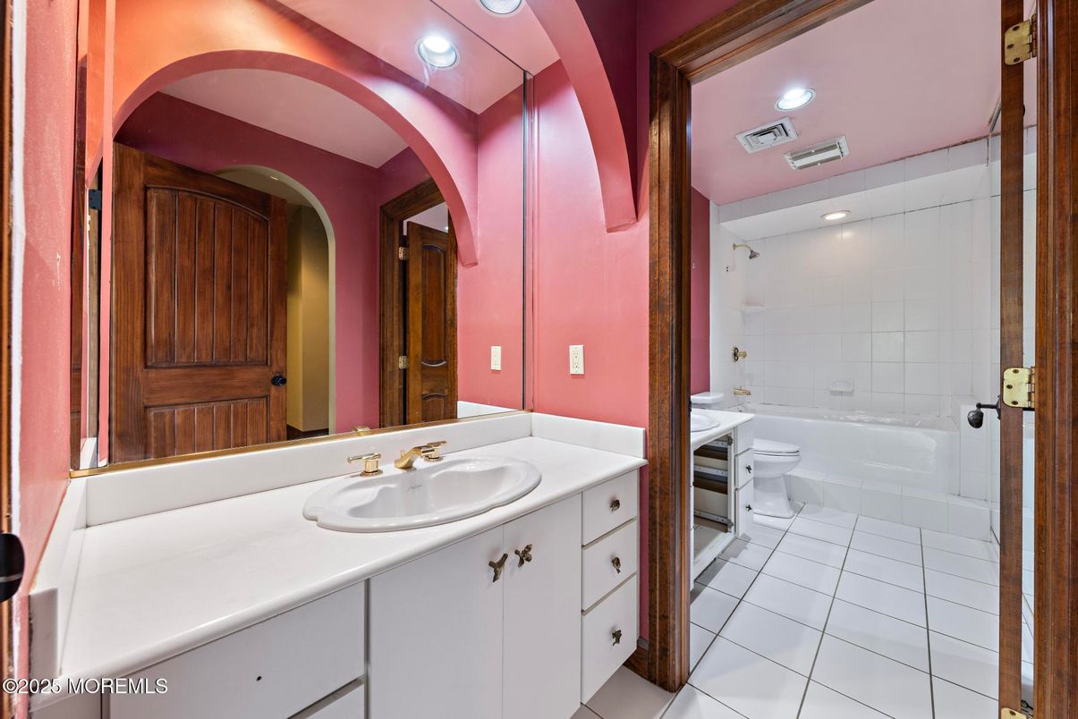 Bathroom, Interior, Recessed Lighting