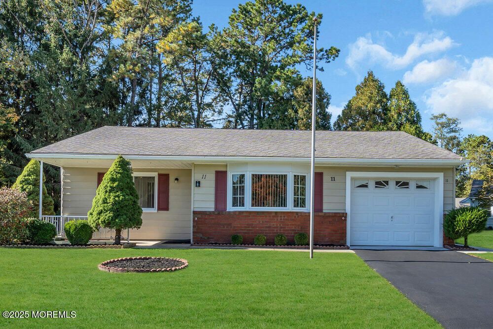 Attached, Exterior, Facade, Brick Facade, Ranch