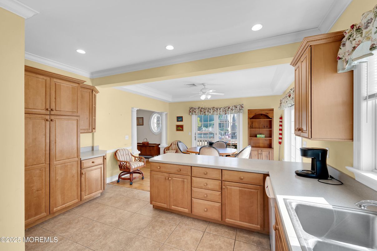 Dining room, Interior, Recessed Lighting