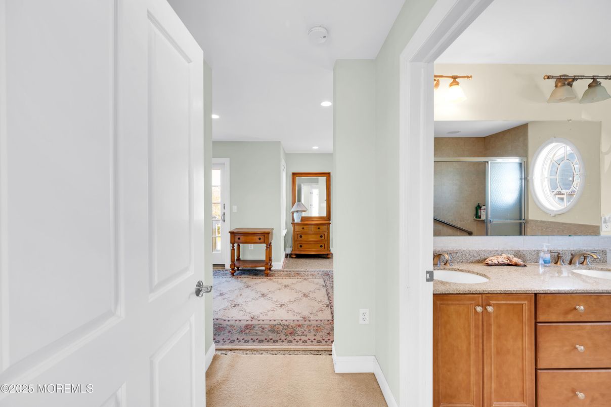 Bathroom, Interior, Recessed Lighting