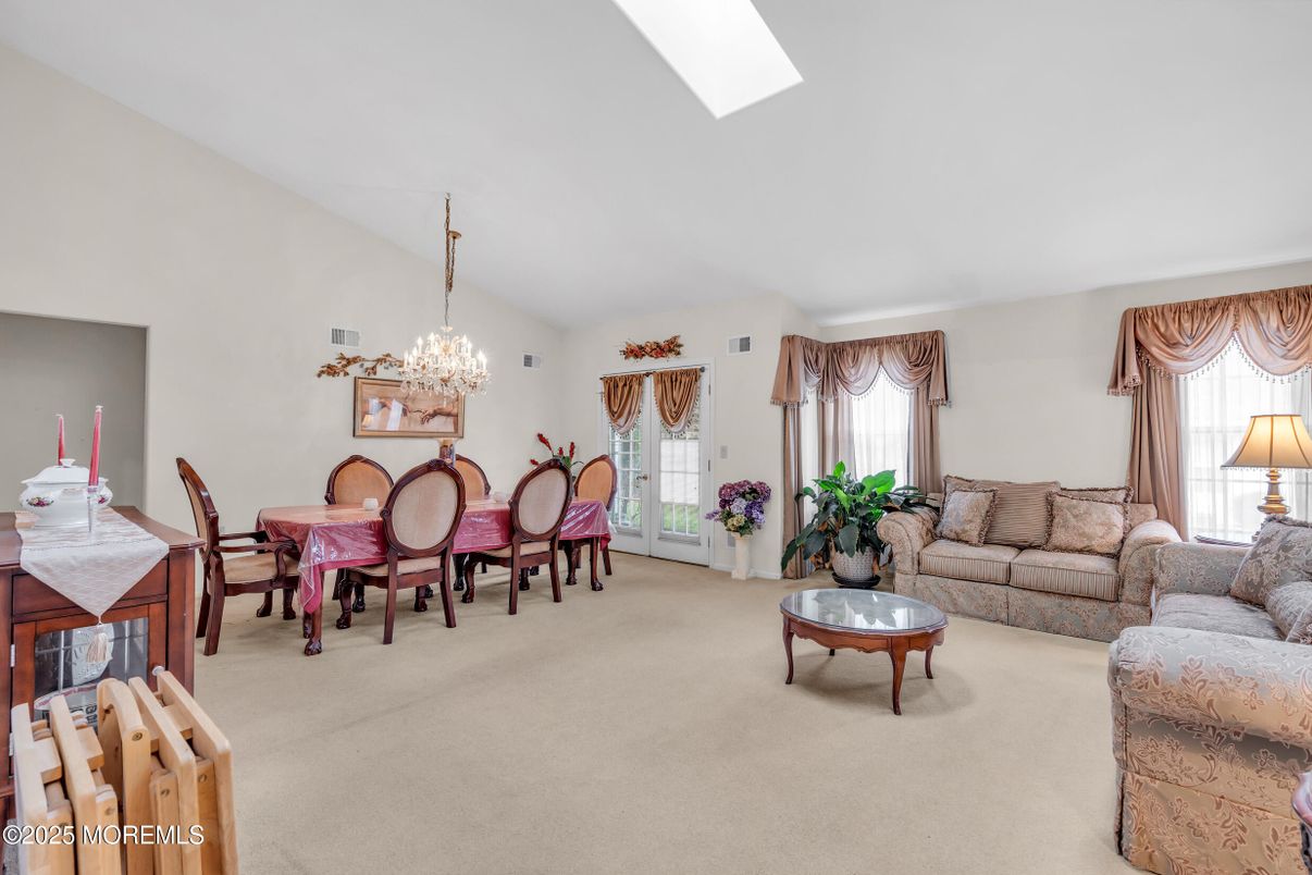 Chandelier, Dining room, Interior, Living room