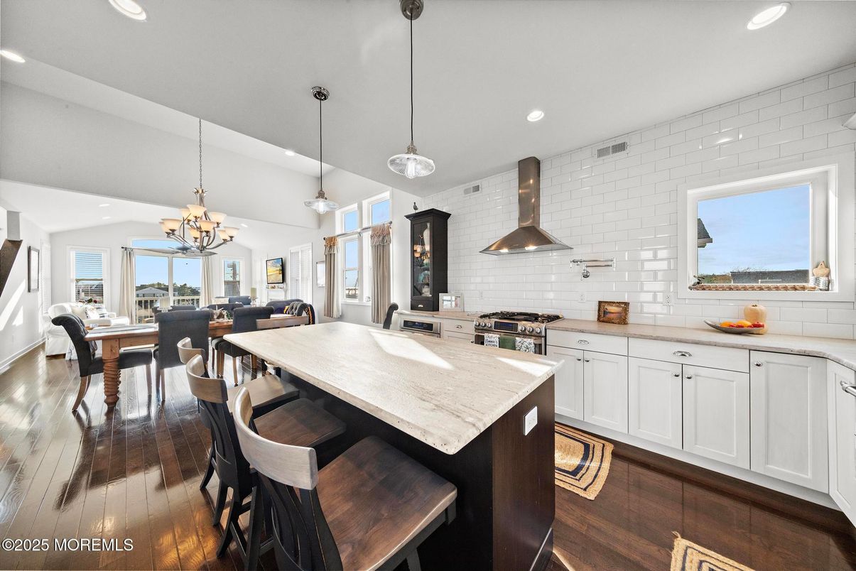 Dining room, Interior, Kitchen, Pendant Lights, Recessed Lighting, Stainless Steel Appliances, Wood Texture Flooring