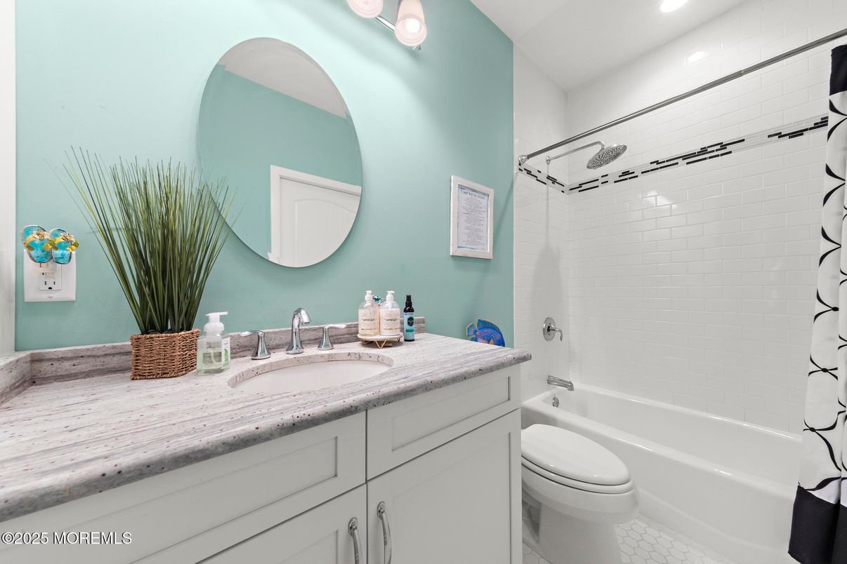 Bathroom, Interior, Recessed Lighting