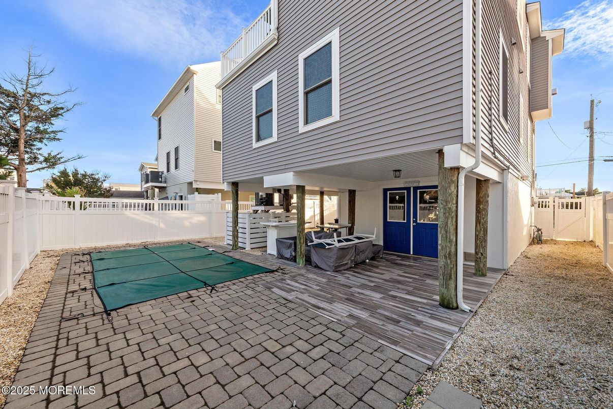 Backyard, Exterior, Hot Tub