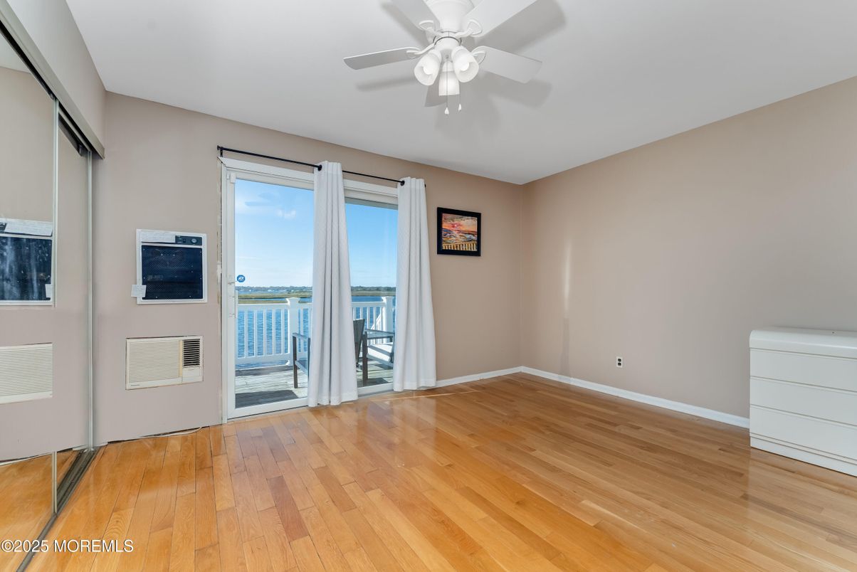 Empty room, Interior, Water, Wood Texture Flooring