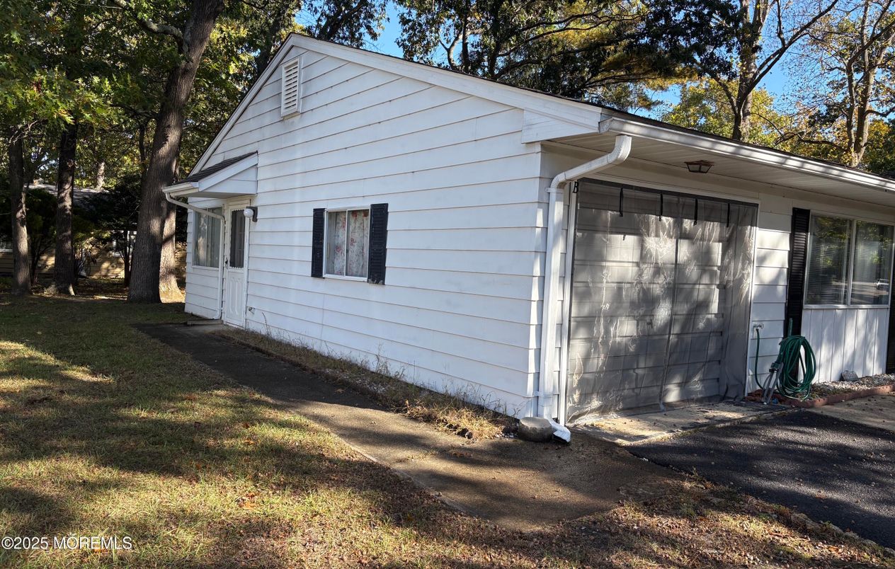 Detached Garage, Exterior