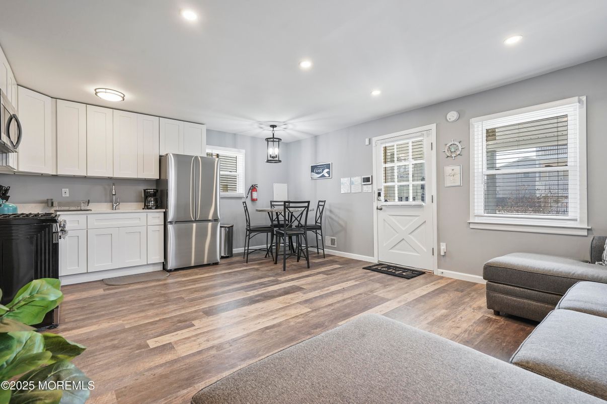 Dining room, Interior, Kitchen, Recessed Lighting, Wood Texture Flooring