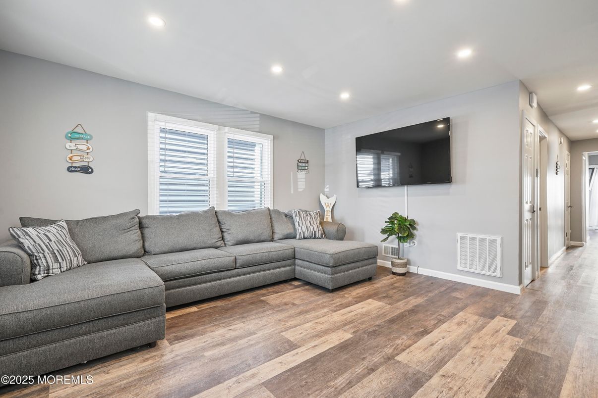 Interior, Living room, Recessed Lighting, Wood Texture Flooring