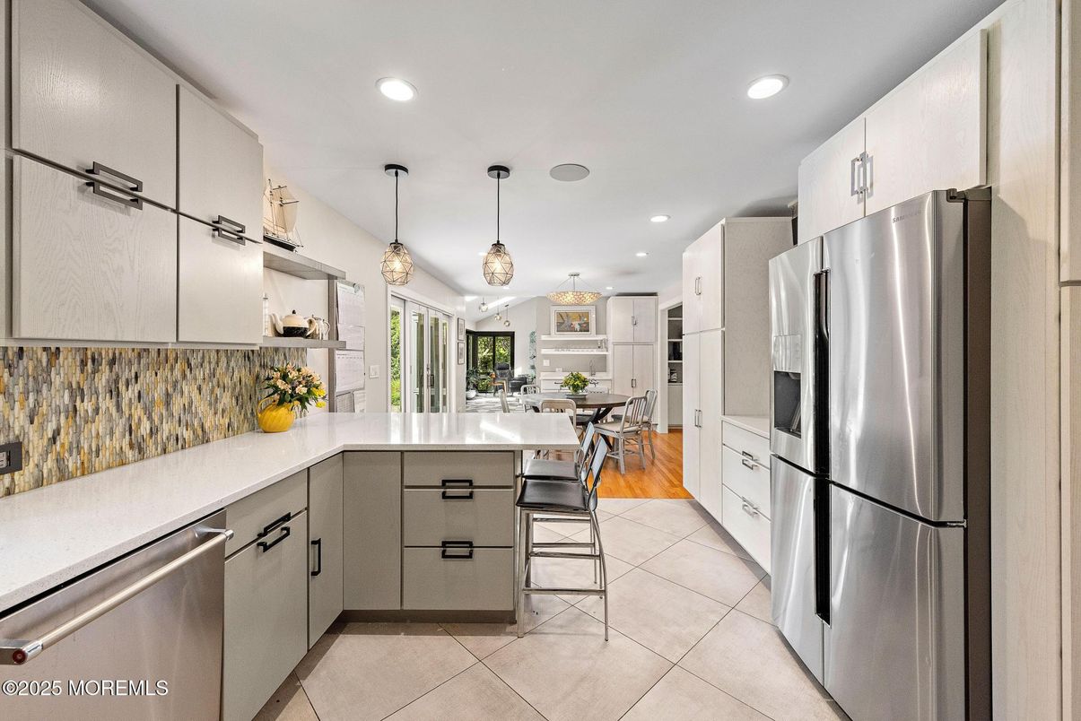 Dining room, Interior, Kitchen, Pendant Lights, Recessed Lighting, Stainless Steel Appliances