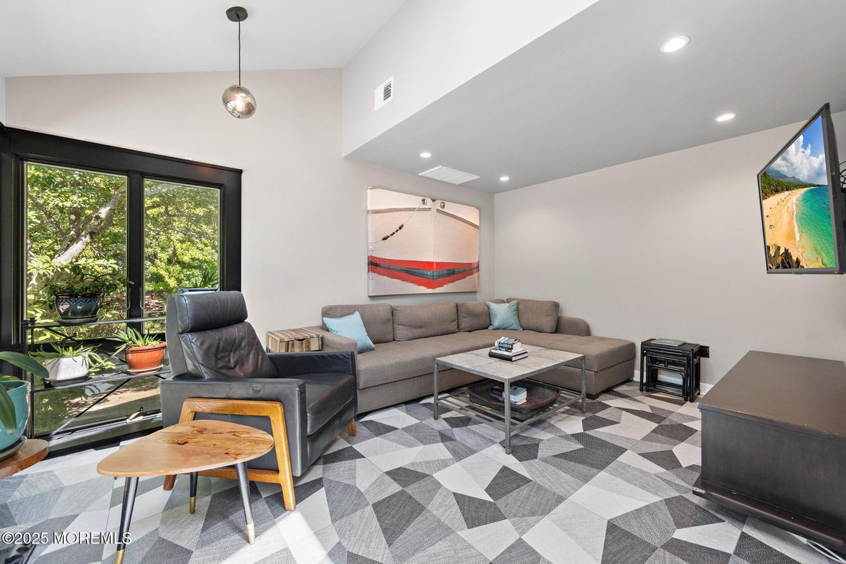 Interior, Living room, Pendant Lights, Recessed Lighting