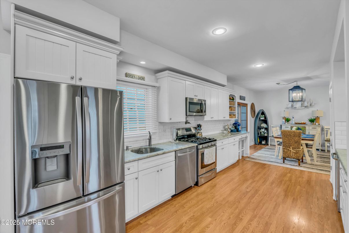 Dining room, Interior, Kitchen, Recessed Lighting, Stainless Steel Appliances, Wood Texture Flooring