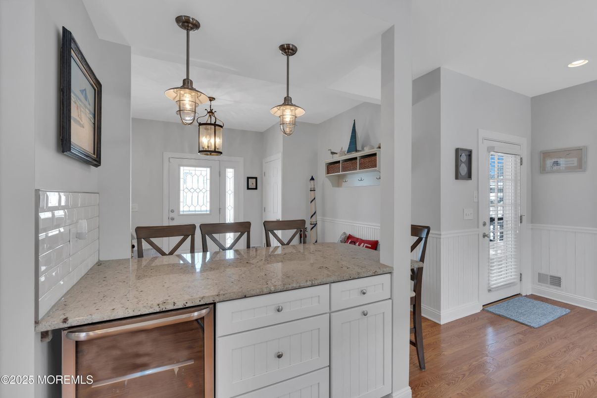 Interior, Pendant Lights, Recessed Lighting, Wood Texture Flooring