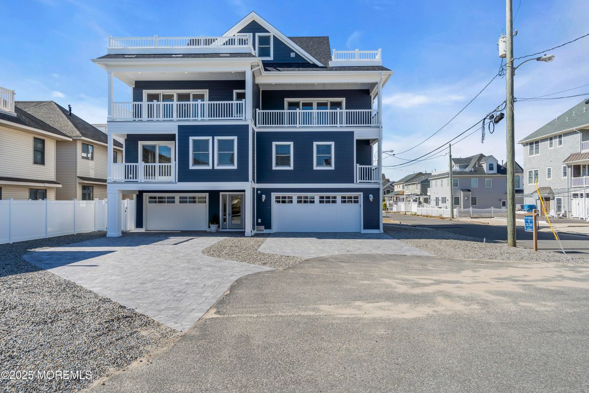 Exterior, Facade, Condo Building