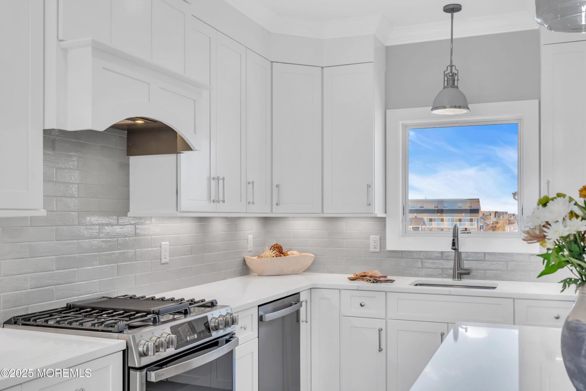 Interior, Kitchen, Pendant Lights, Stainless Steel Appliances