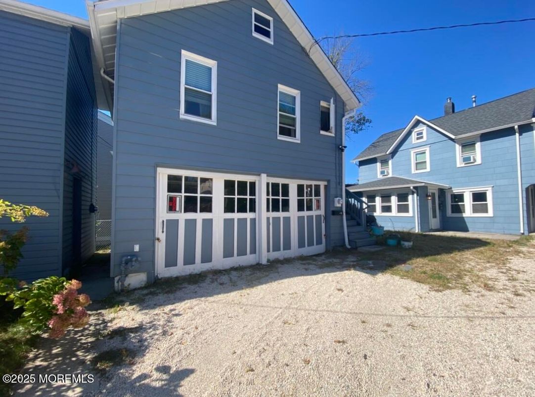 Attached, Exterior, Facade, Rowhouse