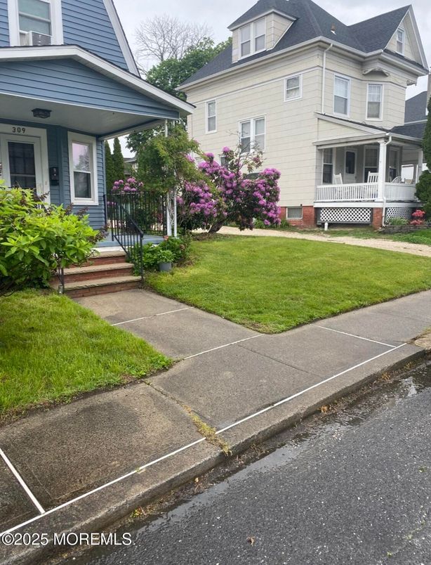 Exterior, Facade, Queen Anne Victorian