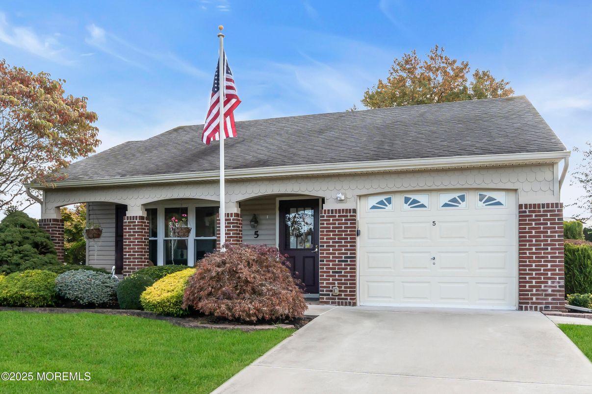 Attached, Exterior, Facade, Brick Facade, Cape Cod