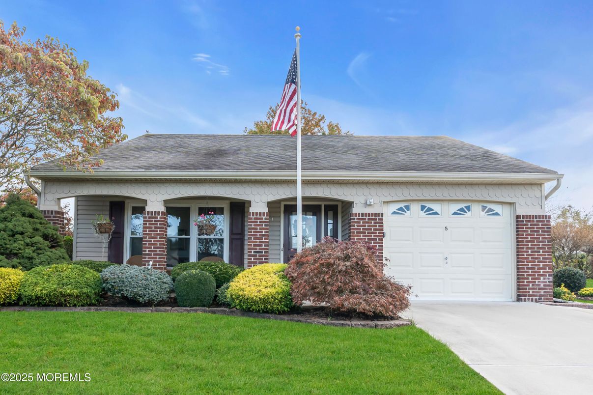 Attached, Exterior, Facade, Brick Facade, Cape Cod